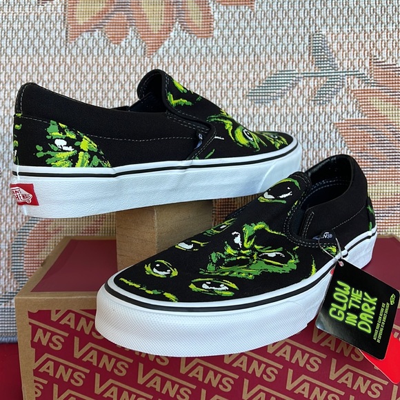 Vans Classic Slip-0n
Eyes In The Dark Black/Multi 
VINOA705DBML
WMNS sneakers - Picture 12 of 16